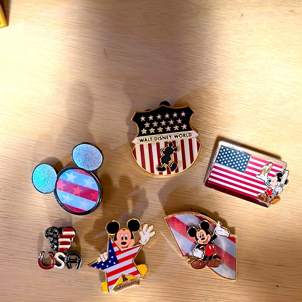 Disney Collectors pins lot of 6